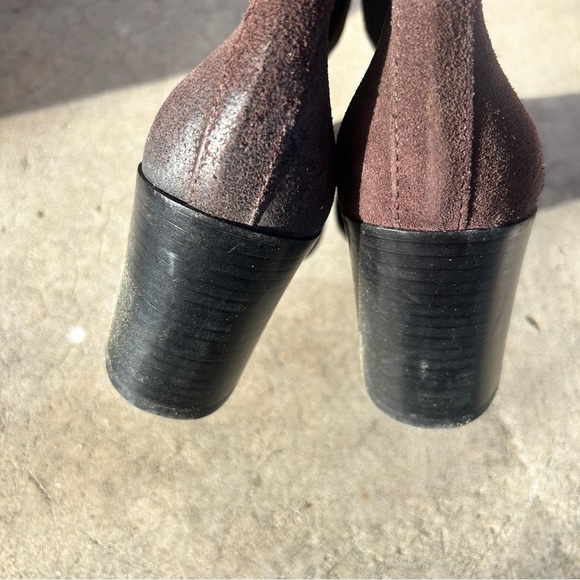 Charles David Brown Ankle Boots with Sleek Design - Picture 3 of 5